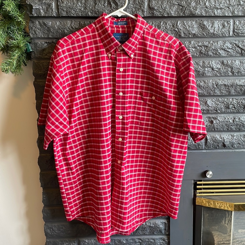 Towncraft wrinkle free men’s button down shirt size L Red